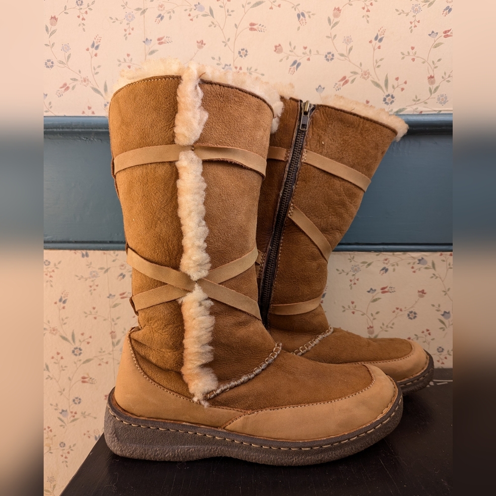 Cabela's Boots 9M Cozy Crescent Ridge Tan Leather Shearling Boots Statement